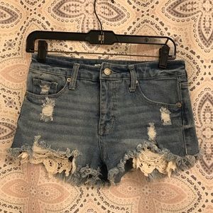High rise distressed short with lace
